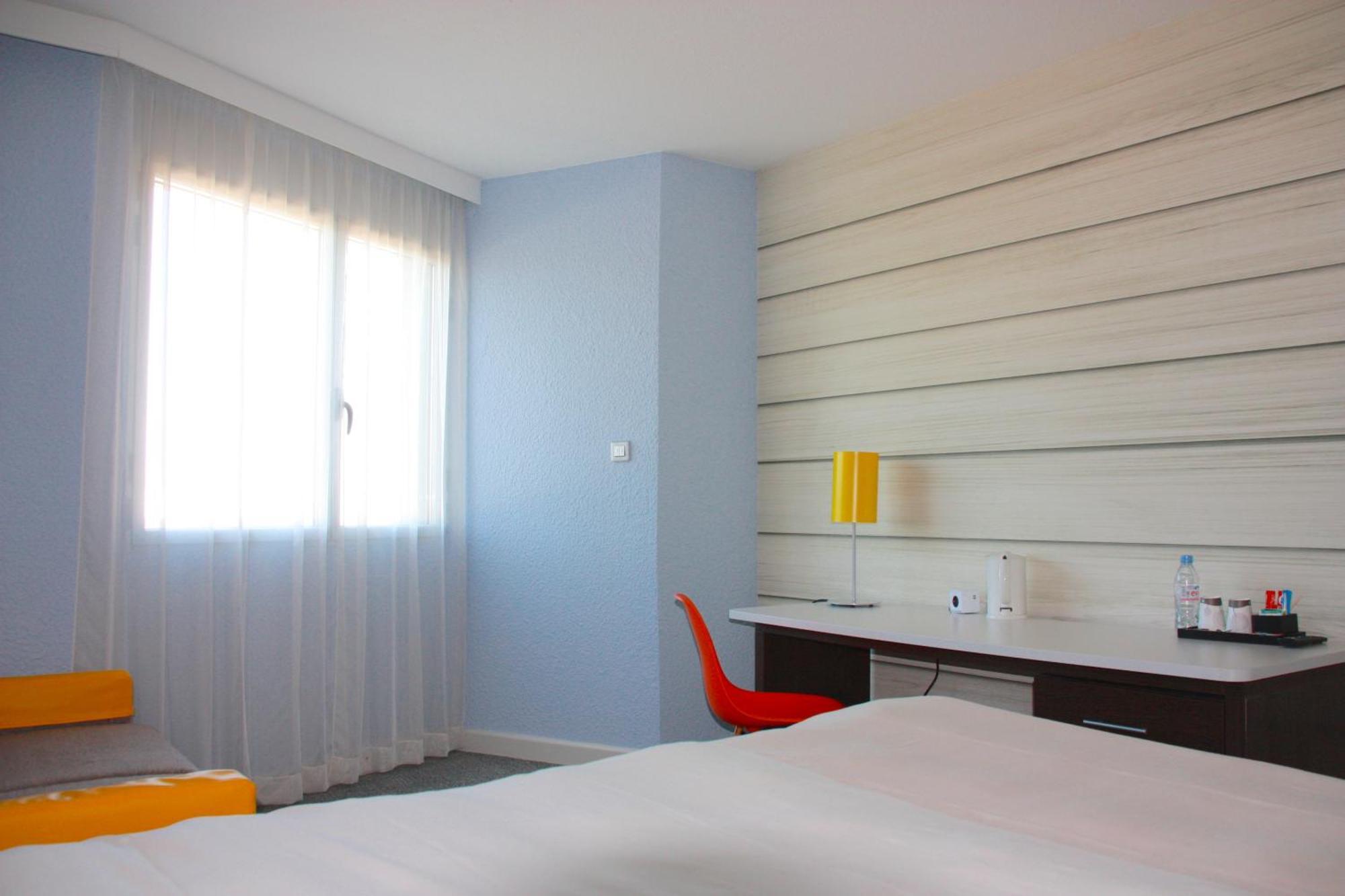 Ibis Styles Toulon La Seyne Sur Mer Buitenkant foto