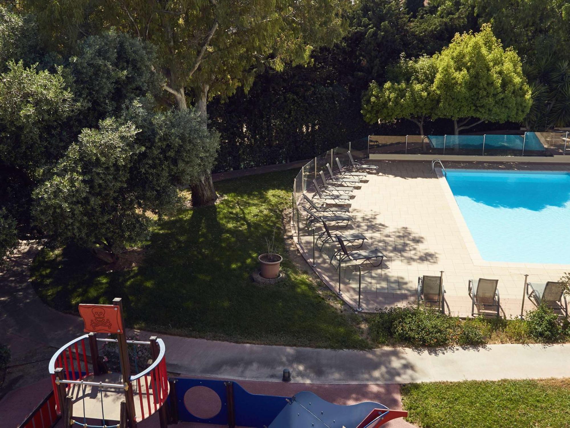 Ibis Styles Toulon La Seyne Sur Mer Buitenkant foto